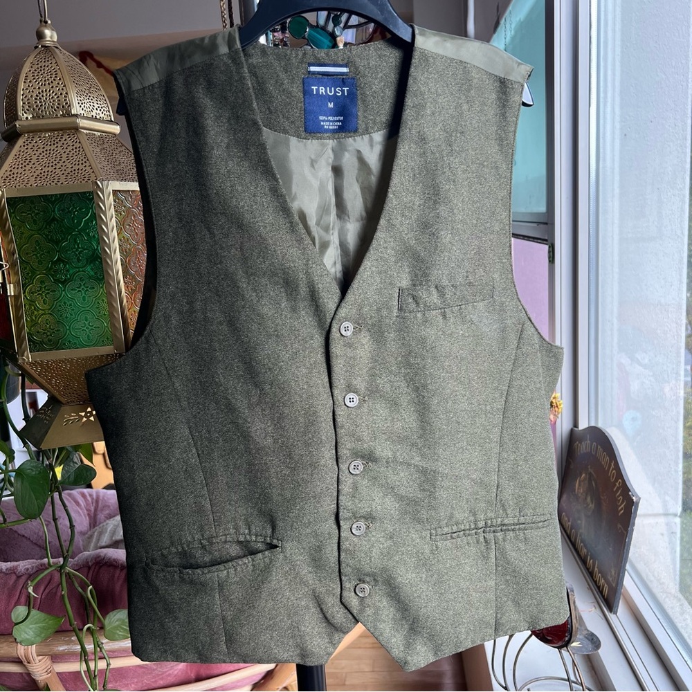 Forest Green Vest - Picture 3 of 13